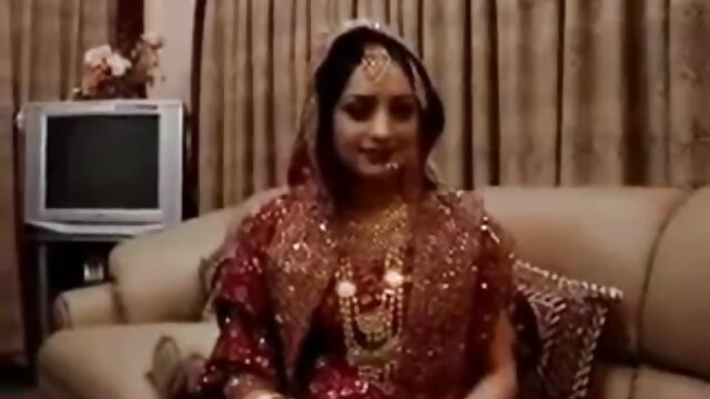 पीओवी :  श्यामला पत्नी एल्बी राइड्स एक धेरै नराम्रो प्रेमी द्वारा चकित हुन्छ हिनदी सेकसी वीडीयो 